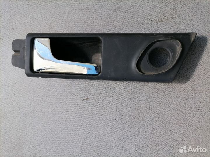 Ручка двери внутр.задн.левая Audi 100 C4 1991-1994