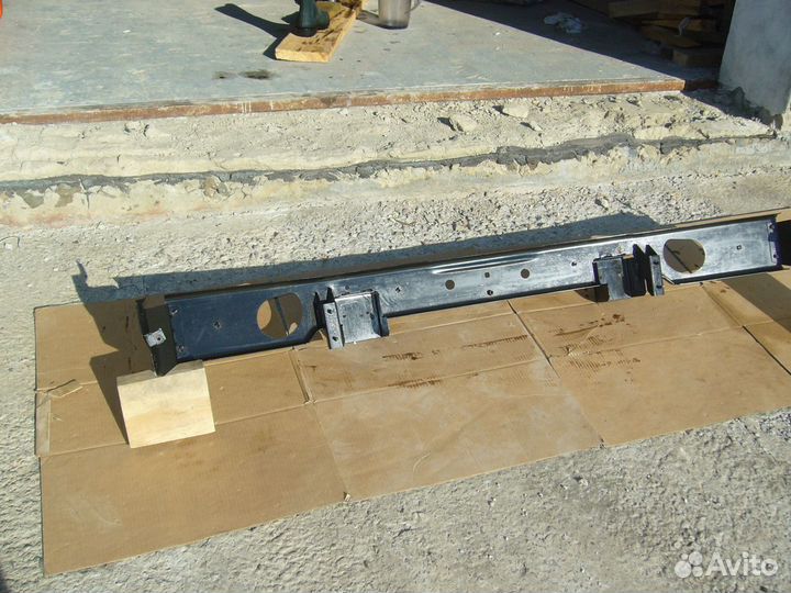 Усилитель бампера Land Rover Discovery 2 рестал