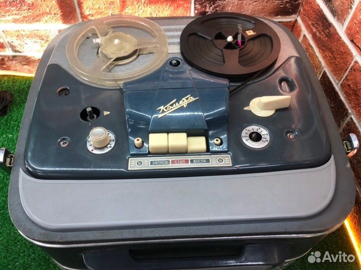 Z.11188 Катушечный магнитофон Комета мг-201М