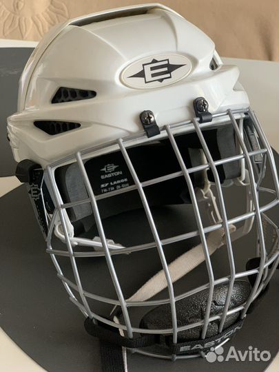 Хоккейный шлем