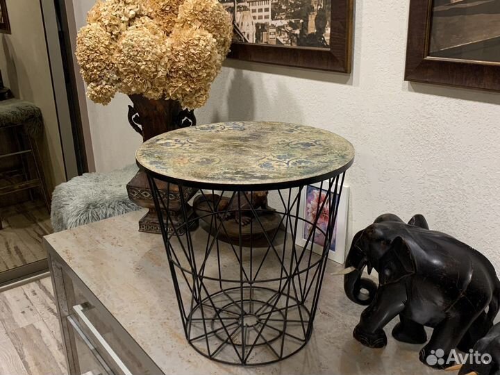 Декоративный столик