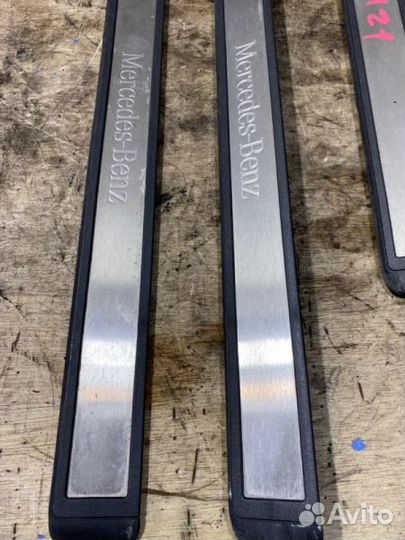 Накладка на порог салона Mercedes-Benz E-Class