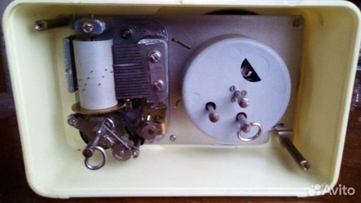 Часы механические СССР наири с мелодией