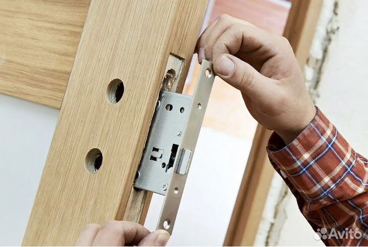 Монтажник межкомнатных дверей