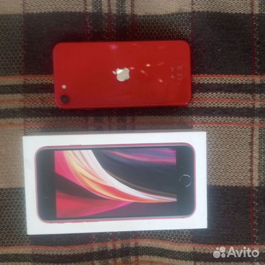 Телефон iPhone se 2020