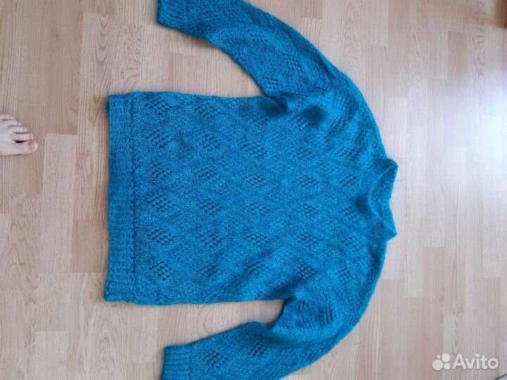 Шапка, свитер в подарок