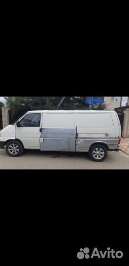 Volkswagen Transporter 2.4 МТ, 1993, битый, 785 000 км