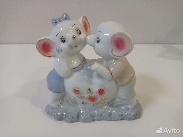Статуэтки из фарфора и оникса