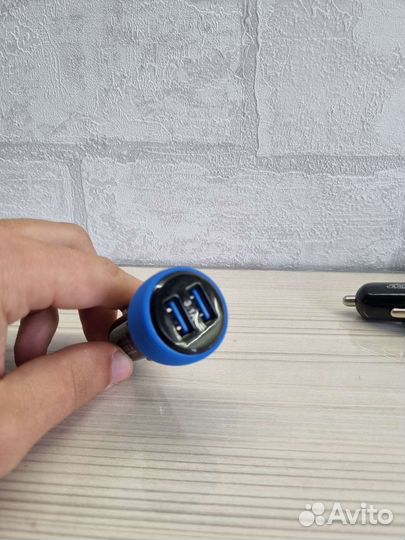 Автомобильное зарядное устройство для телефона