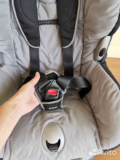 Детское автокресло серое