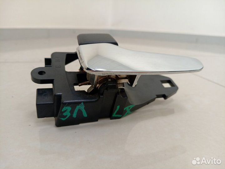Ручка двери внутренняя левая Mitsubishi Lancer CY