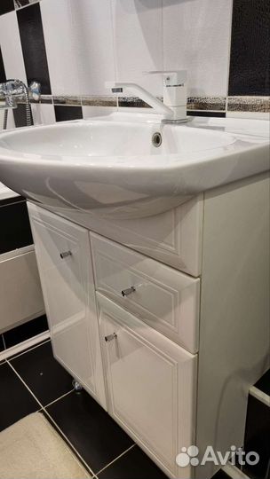 Раковина с тумбой