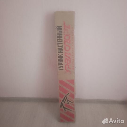 Турник настенный