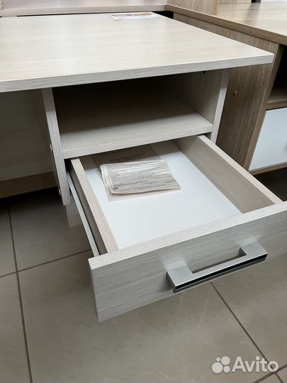 Стол компьютерный