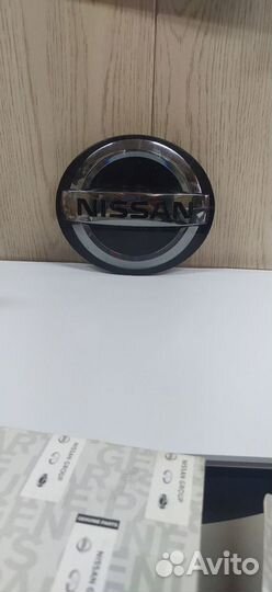 Эмблема радиатора Nissan X-Trail T32 628907FW0A