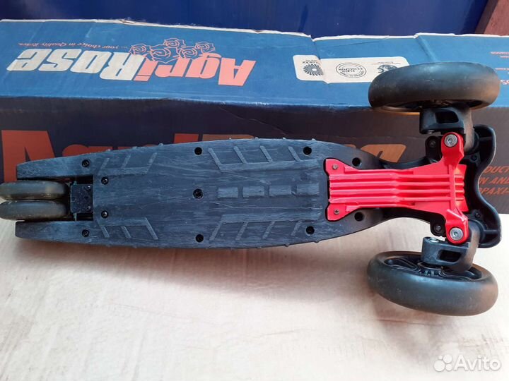 Самокат детский трехколесный