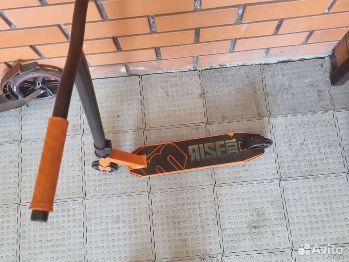 Самокат трюков mongoose