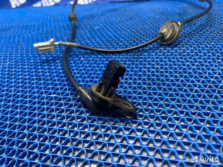 Передний датчик abs Nissan X-Trail T30 внедорожник