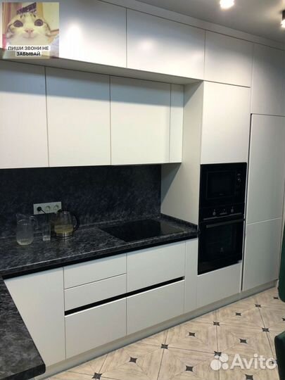 Прямая в потолок кухня на заказ