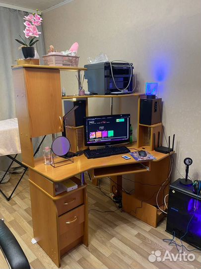 Компьютерный стол