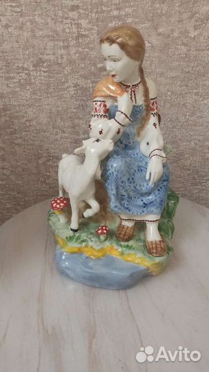 Статуэтка Алёнушка с козленком. Славянск