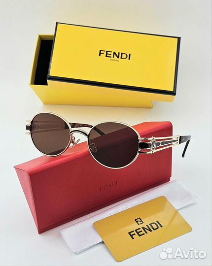 Солнцезащитные очки fendi