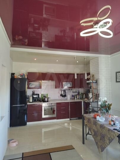 Коттедж 219 м² на участке 10 сот.