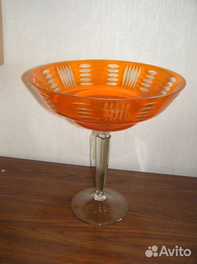 Ваза из двухслойного цветного стекла. Богемия