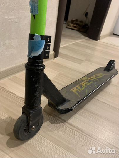 Трюковой самокат reaction