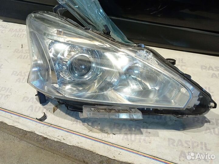 Фара правая Nissan Teana L33