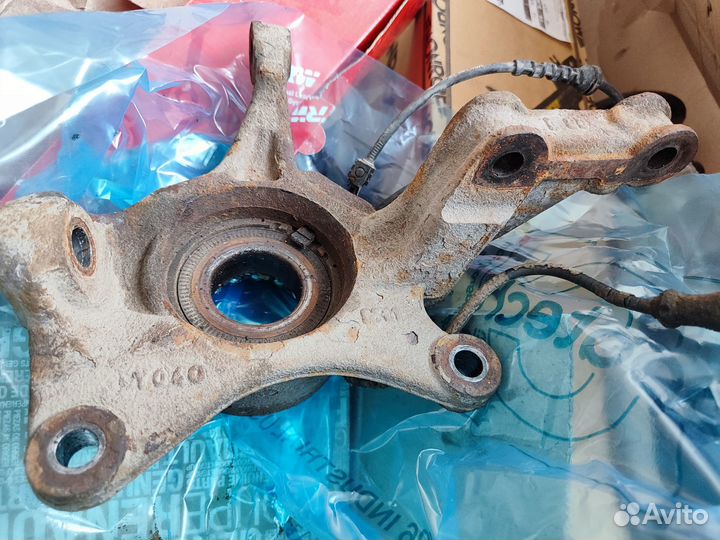 Кулак поворотный renault передний левый 8200881824