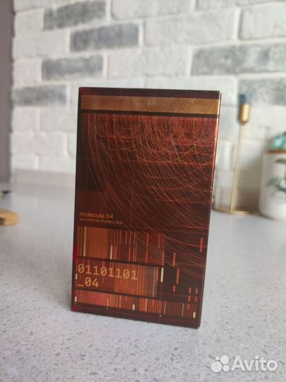 Escentric molecules molecule 04