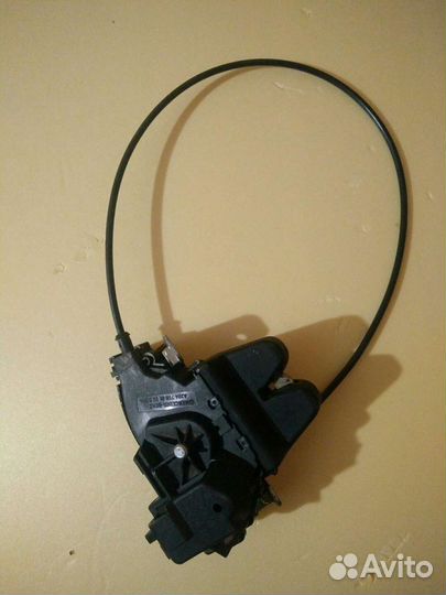 Замок в крышку багажника Mercedes A2047500185