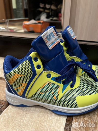 Кроссовки детские