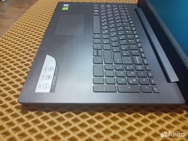 Игровой Lenovo i3 6006u/8gb ddr4/gt 920m 2 gb/SSD