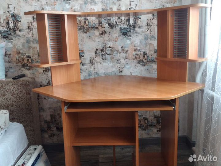 Стол компьютерный