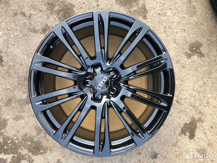 Комплект новых оригинальных дисков на Audi A8 R20