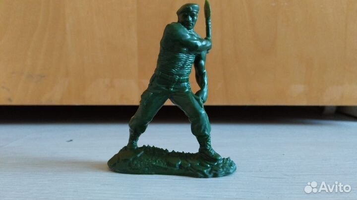 Солдатики 8 штук