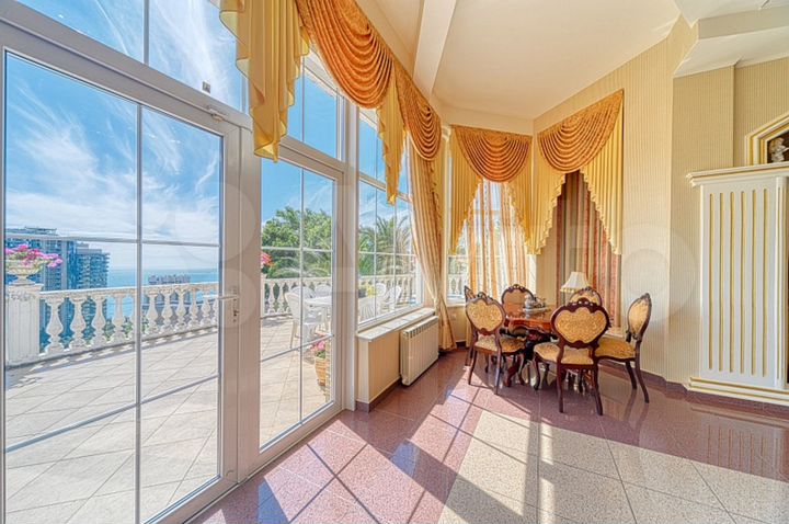 Дом 500 м² на участке 7 сот.