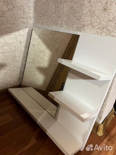 Зеркало в ванную с полочкой