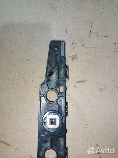 Кронштейн бампера правый Nissan X-Trail T32