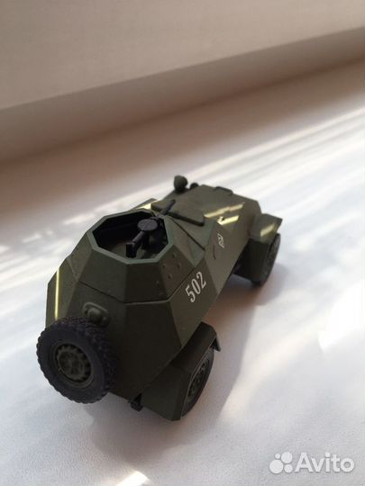 Модель 1:43 броневик