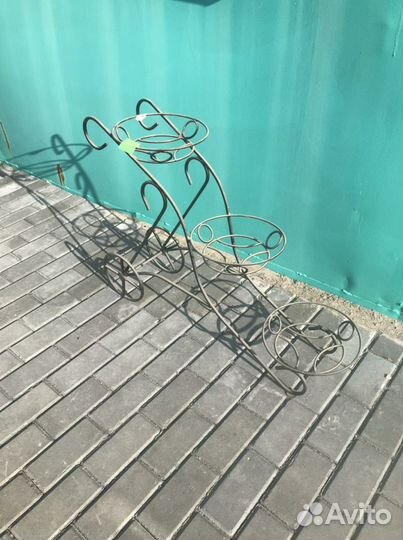 Кованная цветочница