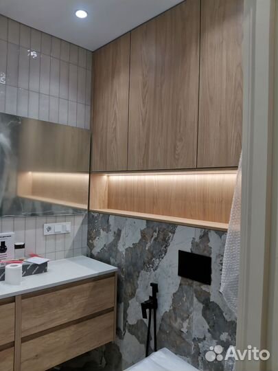 Встроенный шкаф над инсталяцией