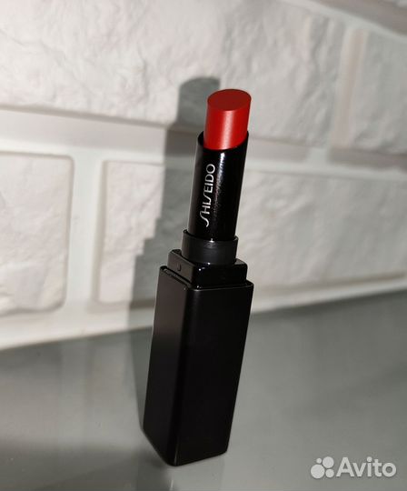 Shiseido помада для губ с невесомым покрытием