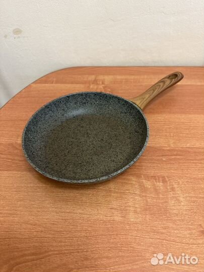 Сковороды, кастрюля, крышки