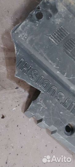 Крышка двигателя на Mitsubishi Lancer 9