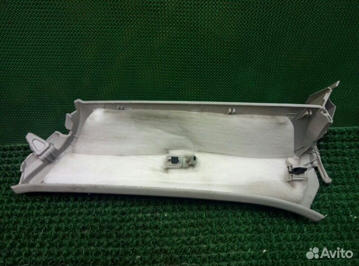 Накладка стойки задняя левая Audi Q3 Quattro 8UB