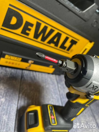 Аккумуляторный гайковерт dewalt