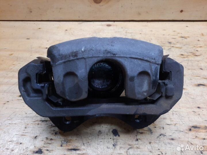 Суппорт прав. перед. nissan skyline